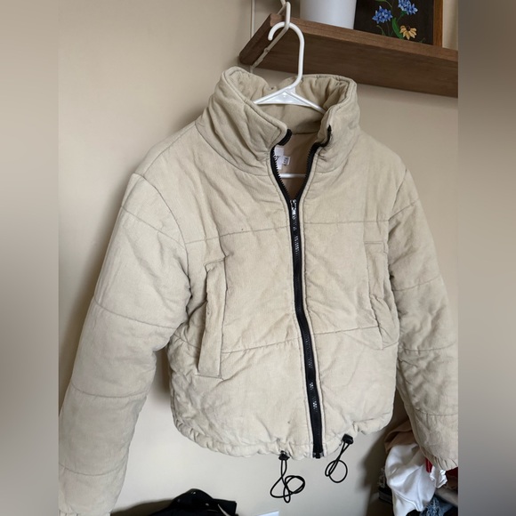 Princess Polly corduroy crop puffer - Picture 3 of 6